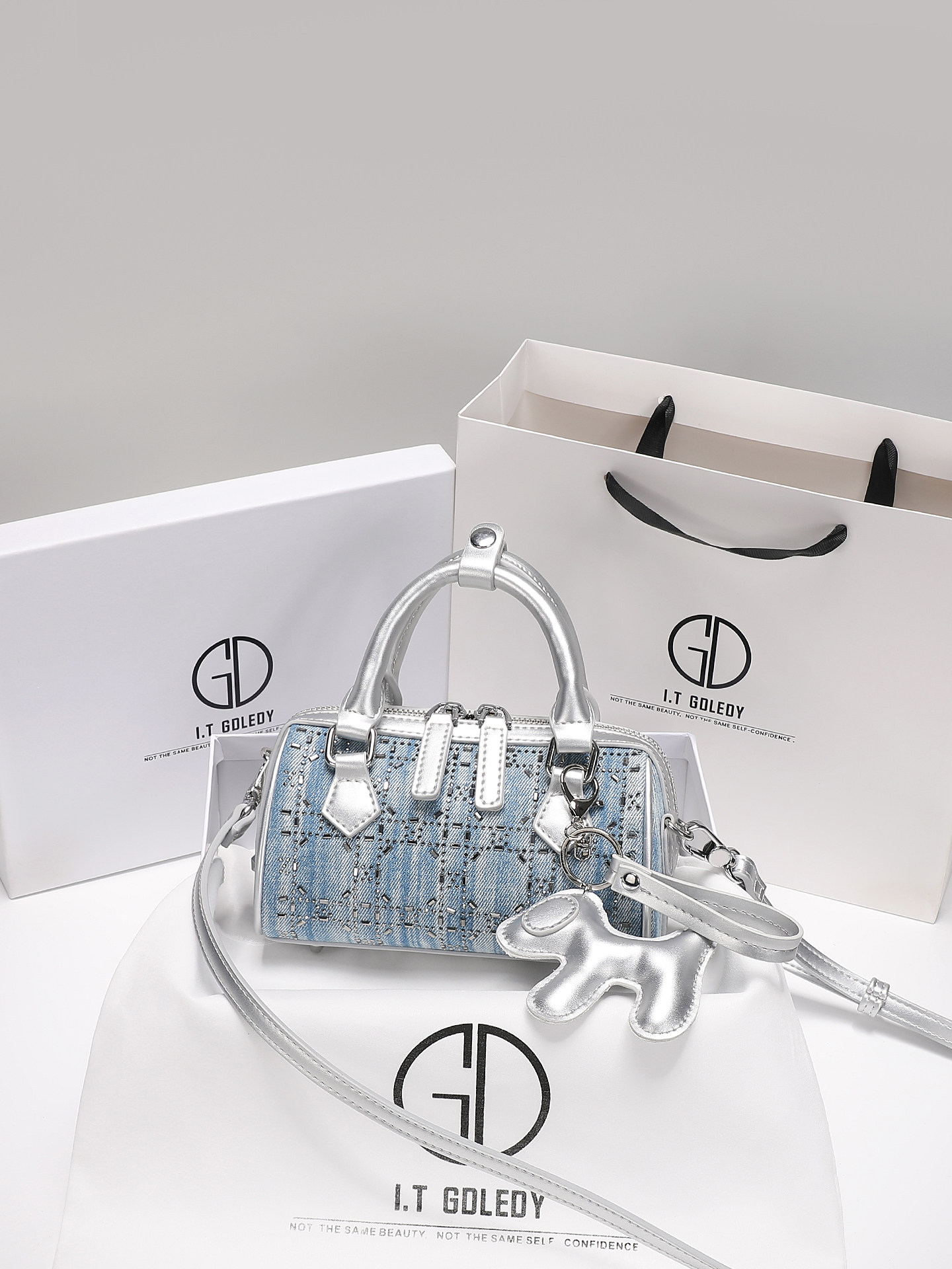 Luxury Bags Denim - 고급스럽고 빈티지한 핸드헬드 보스턴백, 섬세한 다이아몬드