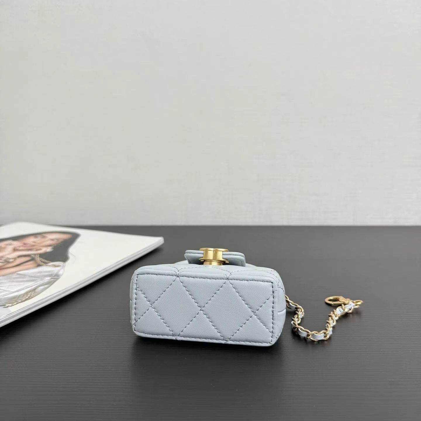 Luxury Bags Blue - 라이트 블루 램스킨 미니 플랩 백,
