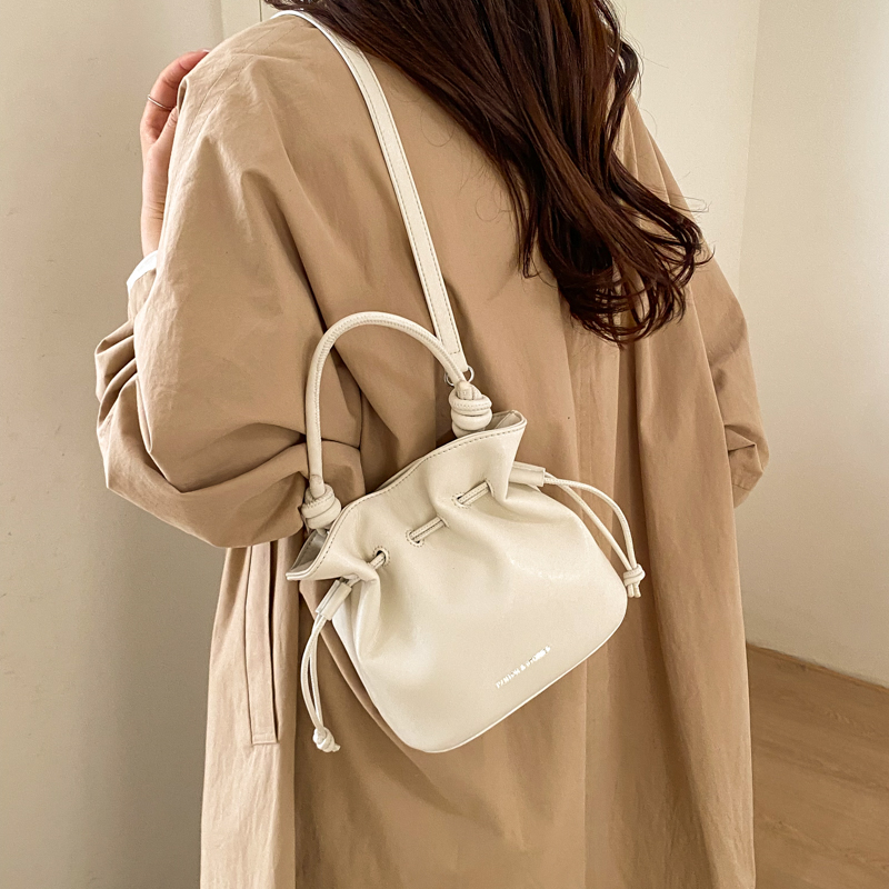 여성용 인조가죽 버킷백 드로스트링 클로저 퀵트 럭셔리  - Quiet Luxury Bags Crossbody 리뷰 및 가격