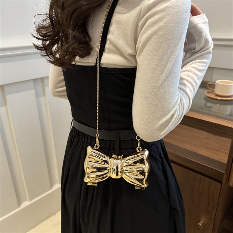 광택 있는 금색 메탈 보우 모양 미니 클러치 백 하드  - Luxury Bags Trending 리뷰 및 가격