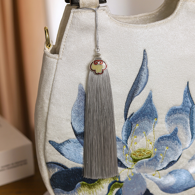 여성용 레트로 시크 꽃 자수 프린지 나무 탑 핸들 토트 - Luxury Bags Medium Size 리뷰 및 가격